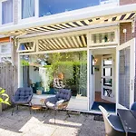 De Zeemeermin, Free Parking *